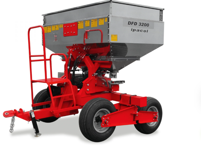 O Distribuidor DFD Ipacol (modelos 2300 e 3200) é um equipamento a lanço rebocável projetado para a distribuição eficiente de adubos granulados, calcário, sementes e outros insumos. Com chassi robusto e componentes em aço inox, garante uma largura efetiva de trabalho de até 32 metros e excelente precisão na aplicação.