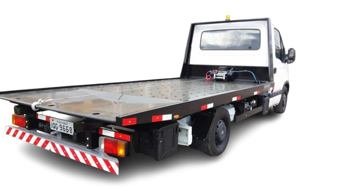 Plataforma tipo guincho auto socorro Tratortec com capacidade de carga de 1.500 kg e fixação sem solda.