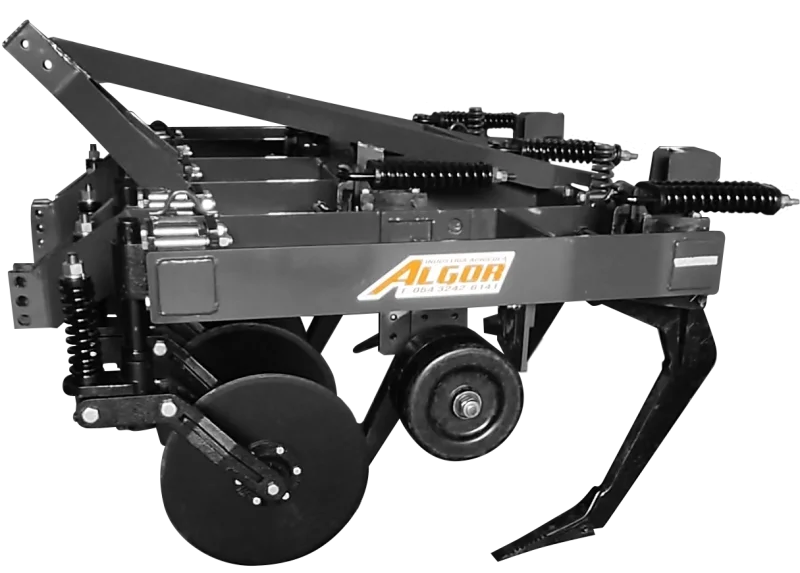 Arado Escarificador e Subsolador Hidráulico para descompactação de solo e prevenção da erosão.