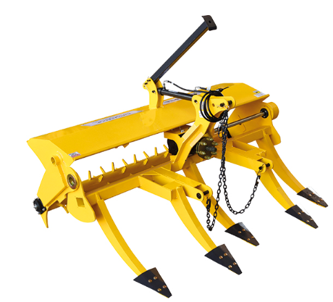 Misturador Cama Compost Barn Avassalador Mepel amarelo com sistema de pé de pato e rolo rotativo.